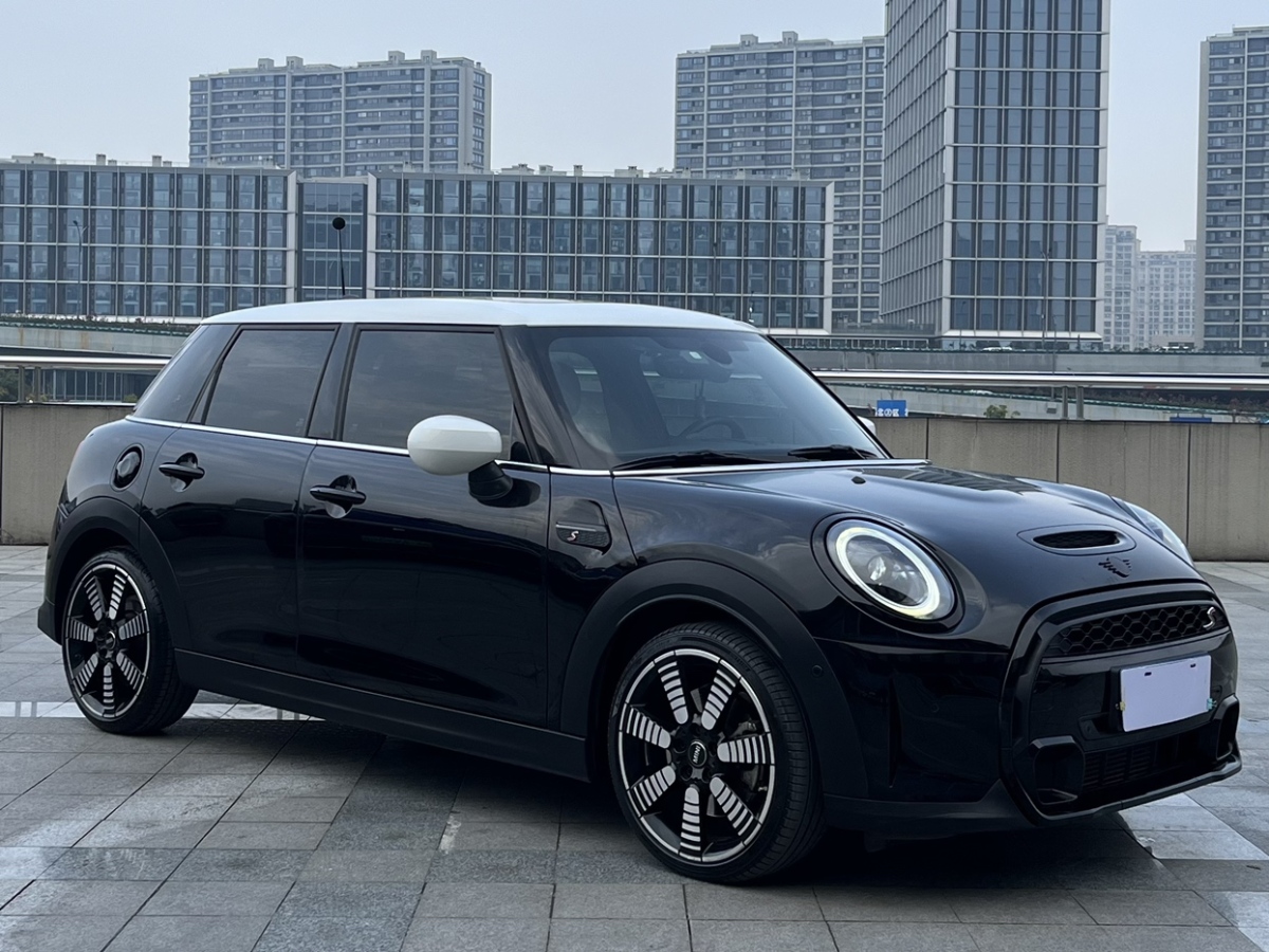 MINI MINI  2022款 2.0T COOPER S 藝術(shù)家 五門版圖片