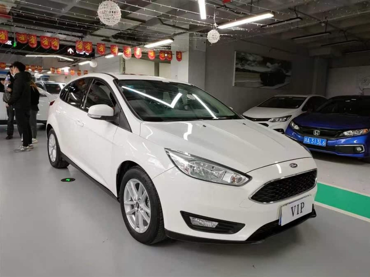 福特 福克斯  2018款 兩廂經(jīng)典 1.6L 自動(dòng)風(fēng)尚型智行版圖片