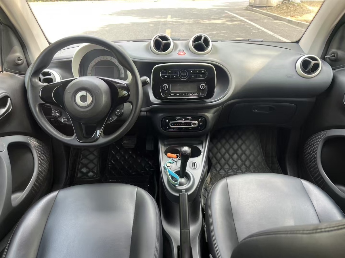 2017年3月smart fortwo  2015款 1.0L 52千瓦硬頂靈動(dòng)版