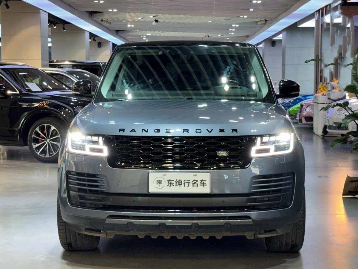 路虎 攬勝  2020款 3.0 L6 傳世加長(zhǎng)版圖片