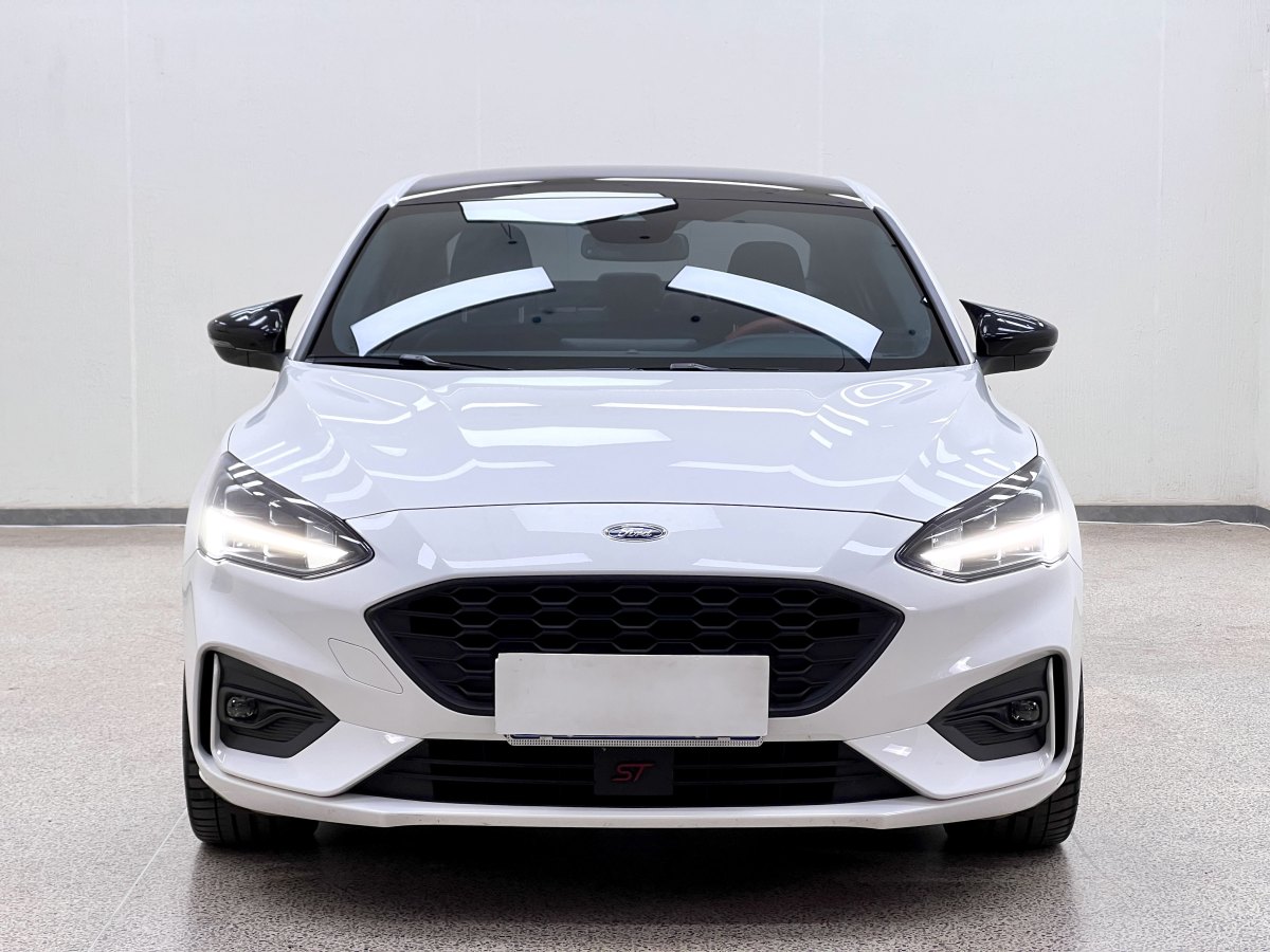 2021年6月福特 福克斯  2021款 三廂 EcoBoost 180 自動(dòng)ST Line