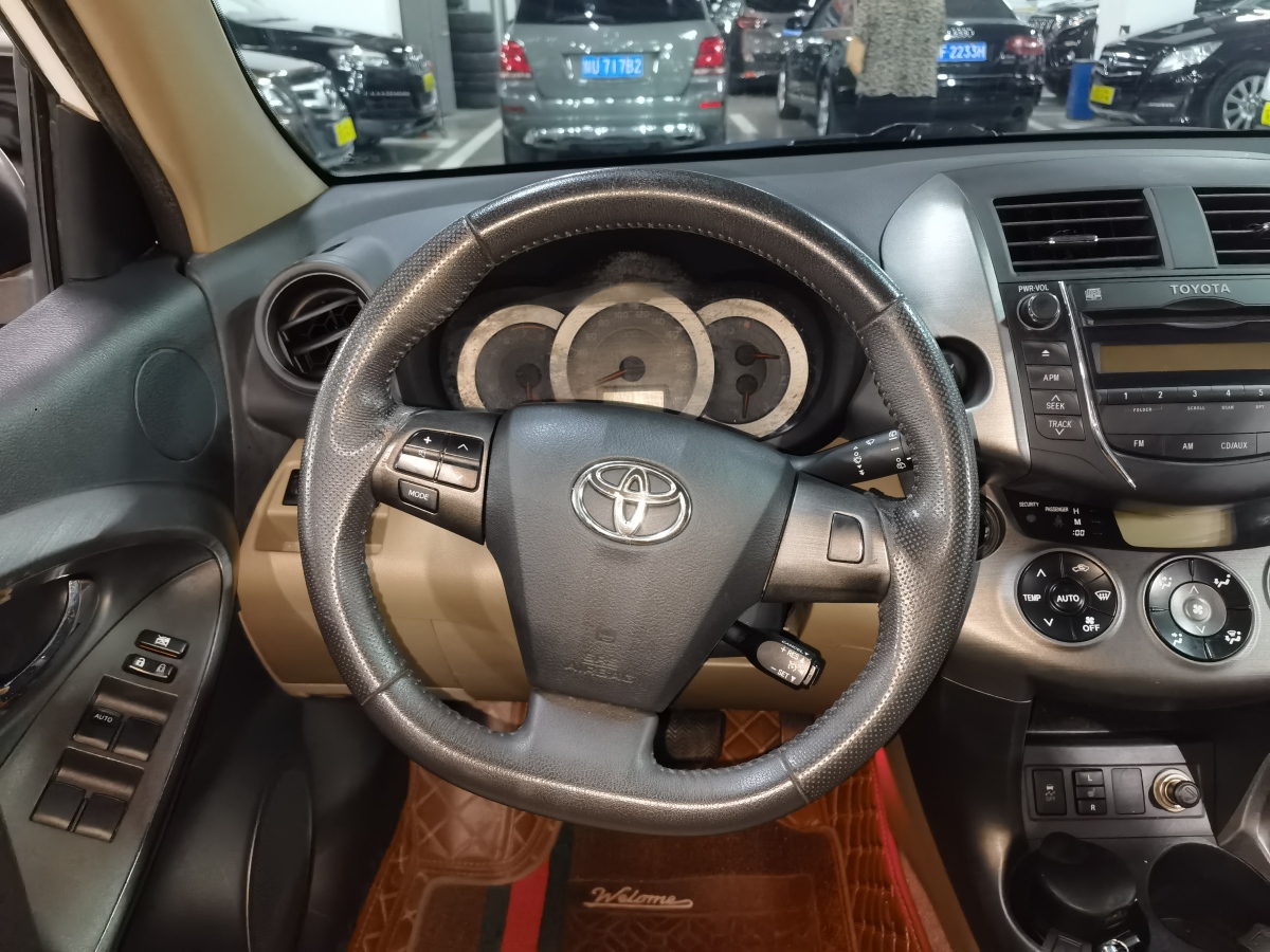 豐田 RAV4榮放  2011款 2.4L 自動(dòng)四驅(qū)豪華版圖片