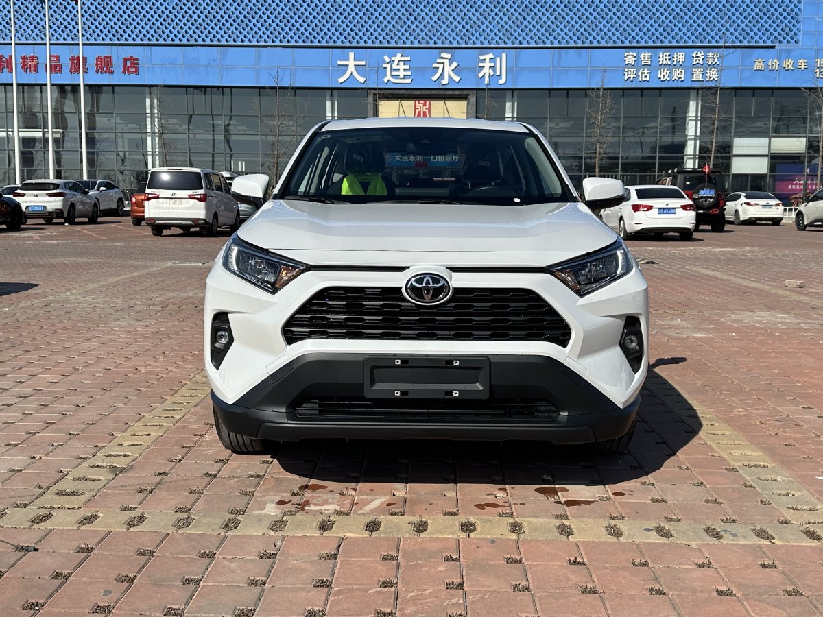 豐田 RAV4  2018款 榮放 2.0L CVT兩驅(qū)都市版圖片