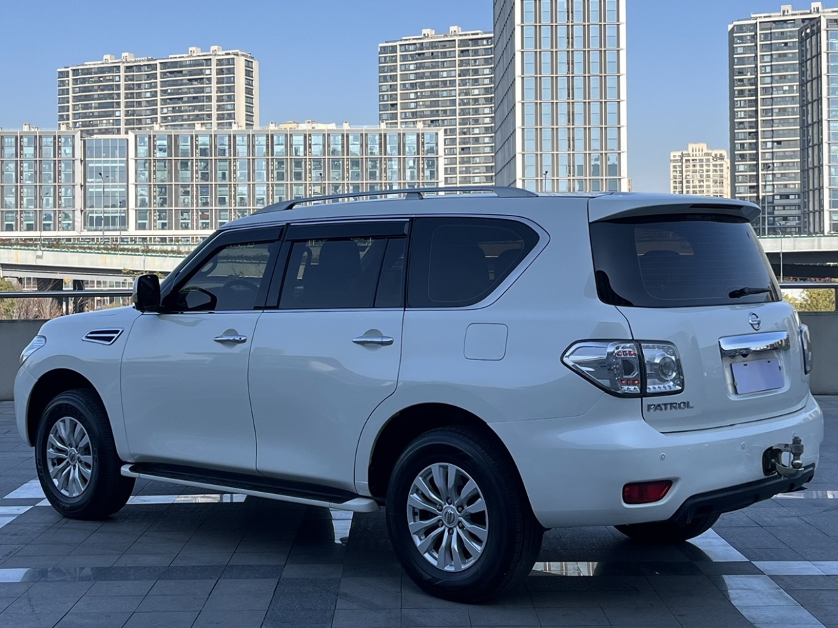 日產(chǎn) 途樂  2018款 4.0L 鉑金型圖片