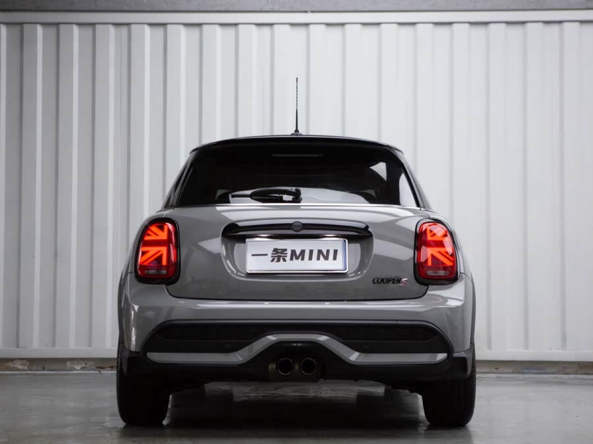 MINI MINI  2022款 改款 2.0T COOPER S 經(jīng)典派 五門版圖片