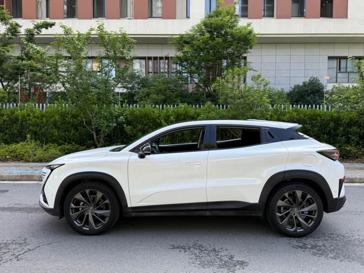 長(zhǎng)安 UNI-T  2021款 1.5T 運(yùn)動(dòng)版 旗艦型圖片