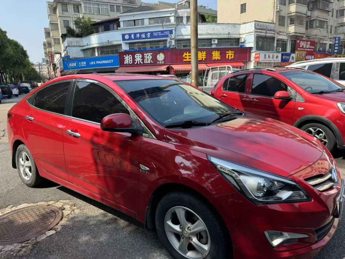 現(xiàn)代 瑞納 圖片