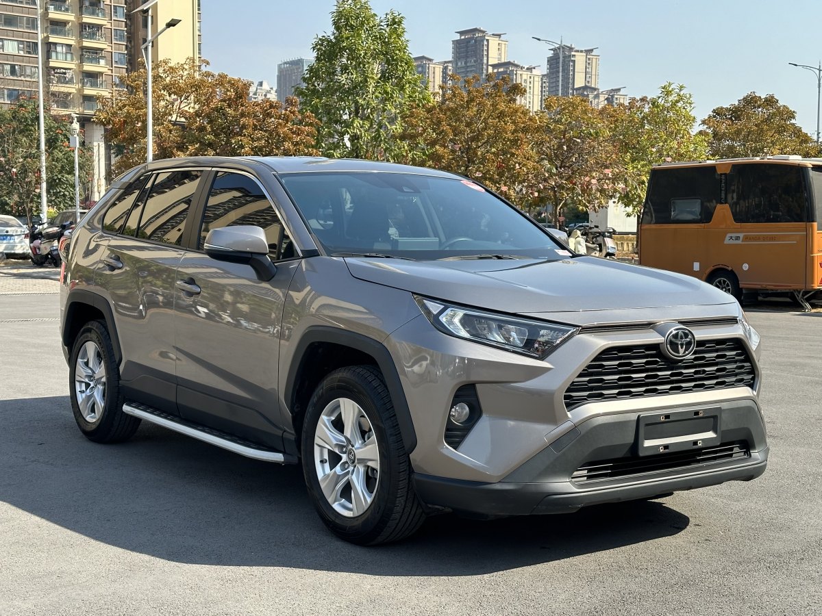 豐田 RAV4  2018款 榮放 2.0L CVT兩驅(qū)都市版圖片