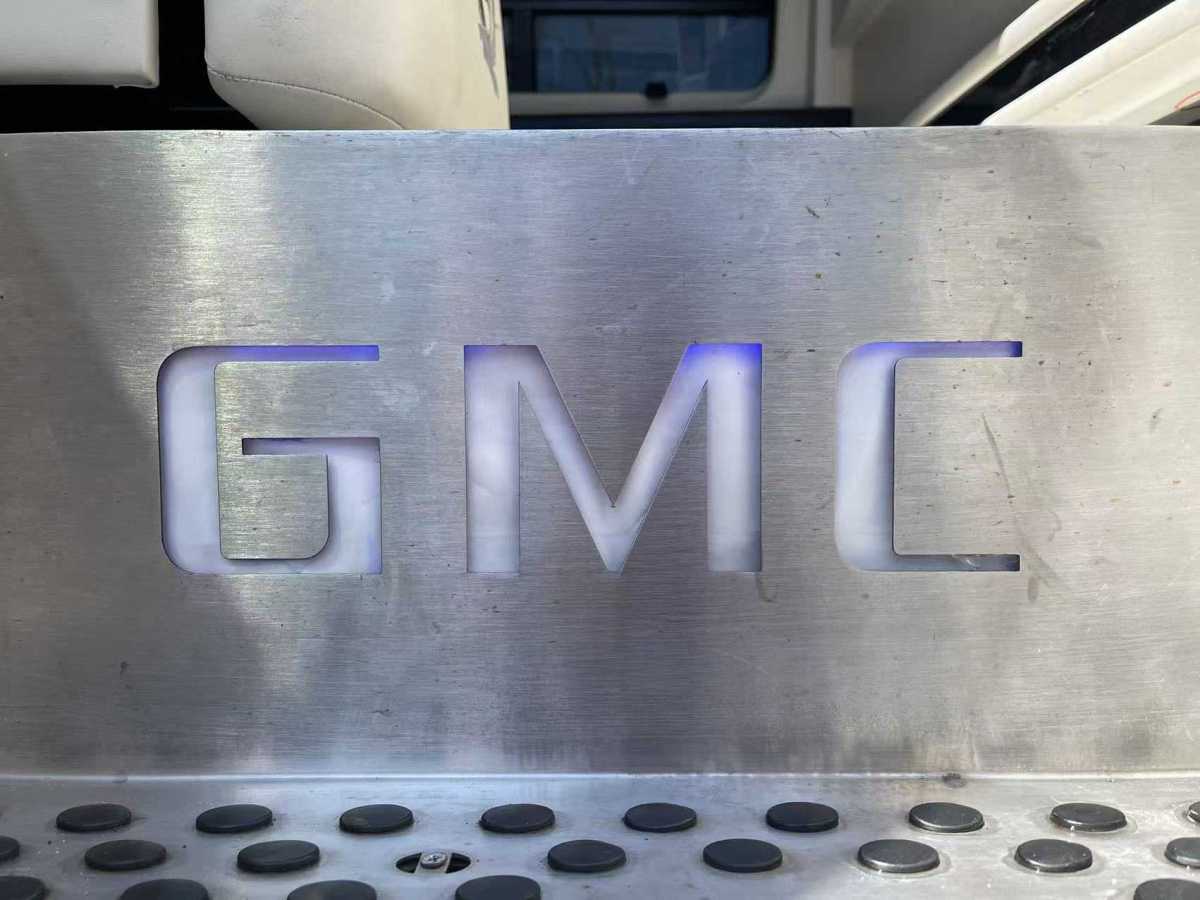 GMC SAVANA  2012款 6.0L 領袖級經(jīng)典版圖片