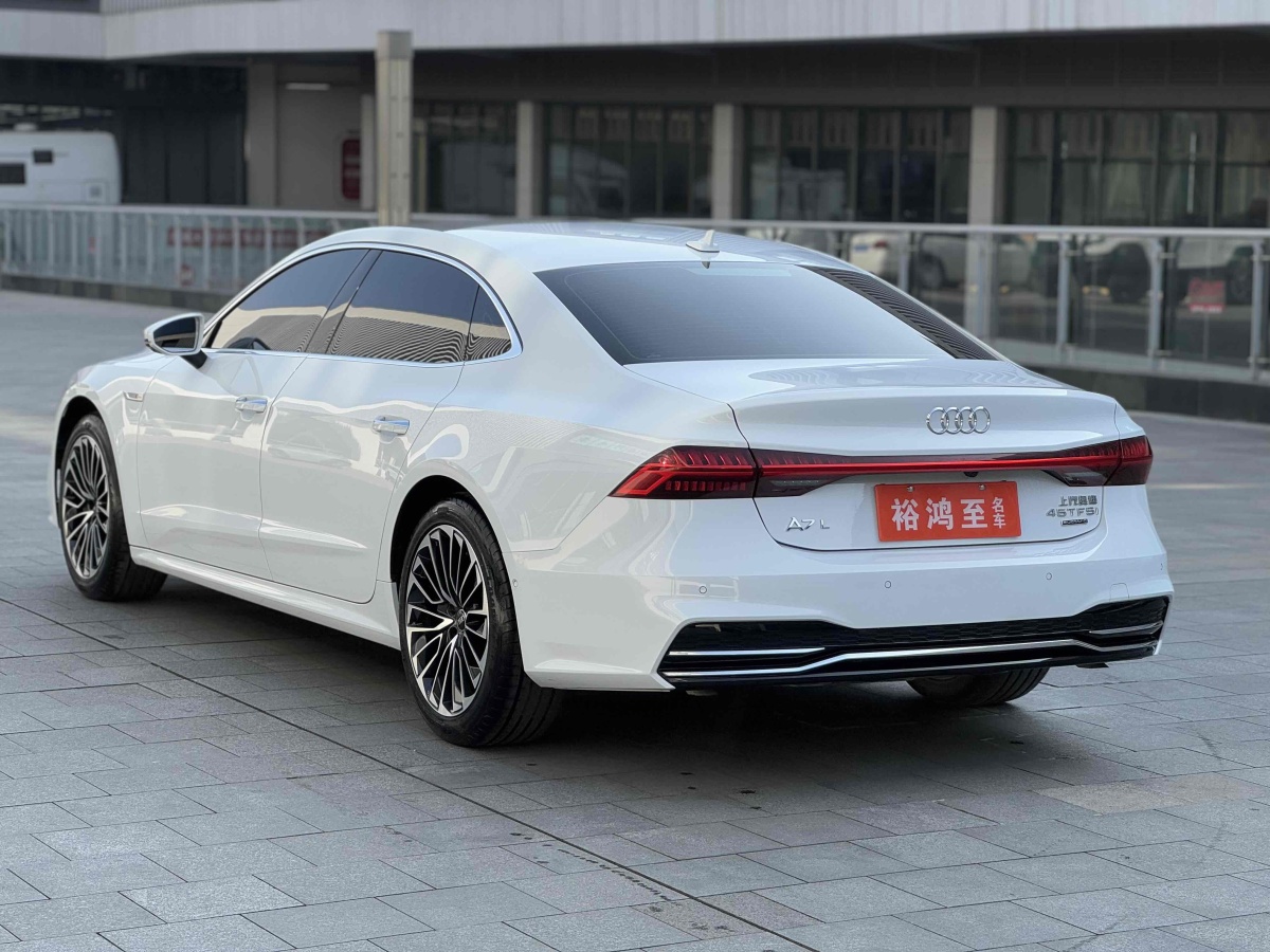 奧迪 奧迪A7L  2024款 45TFSI quattro S-line 見遠(yuǎn)型 曜黑套裝圖片