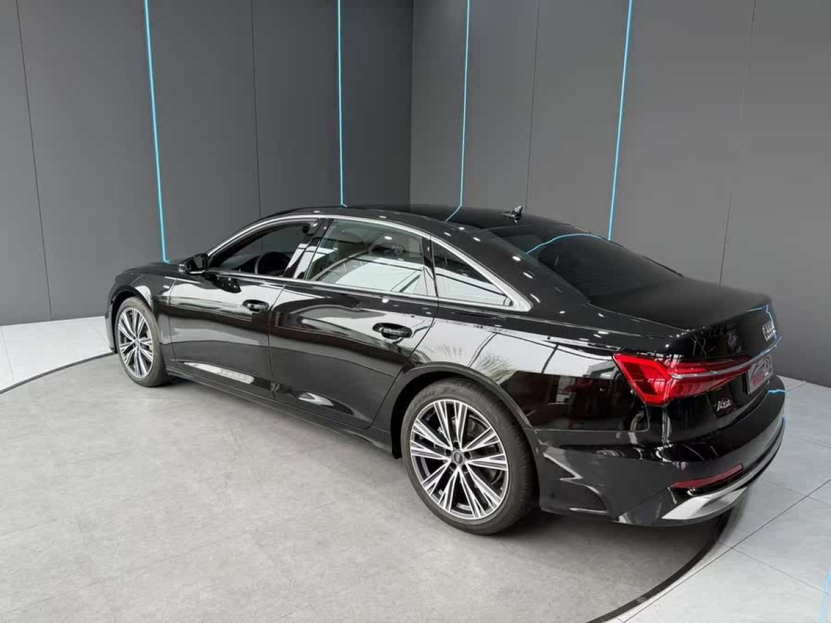 奧迪 奧迪A6L  2023款 改款 45 TFSI quattro 臻選動(dòng)感型圖片