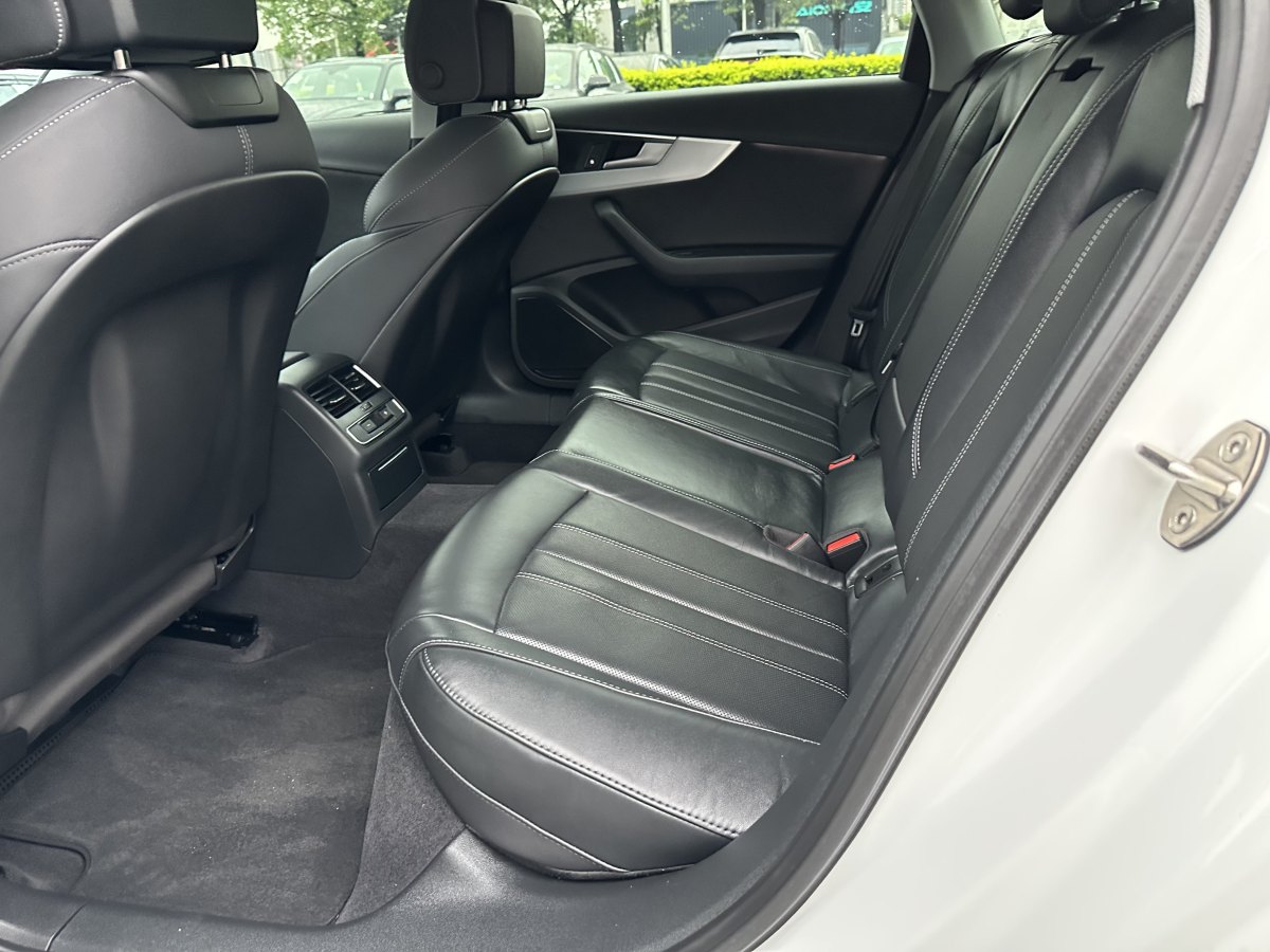 奧迪 奧迪A4L  2022款 40 TFSI 時尚動感型圖片