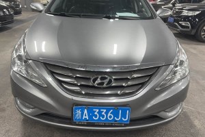 索納塔 現(xiàn)代 2.0L 自動領(lǐng)先版