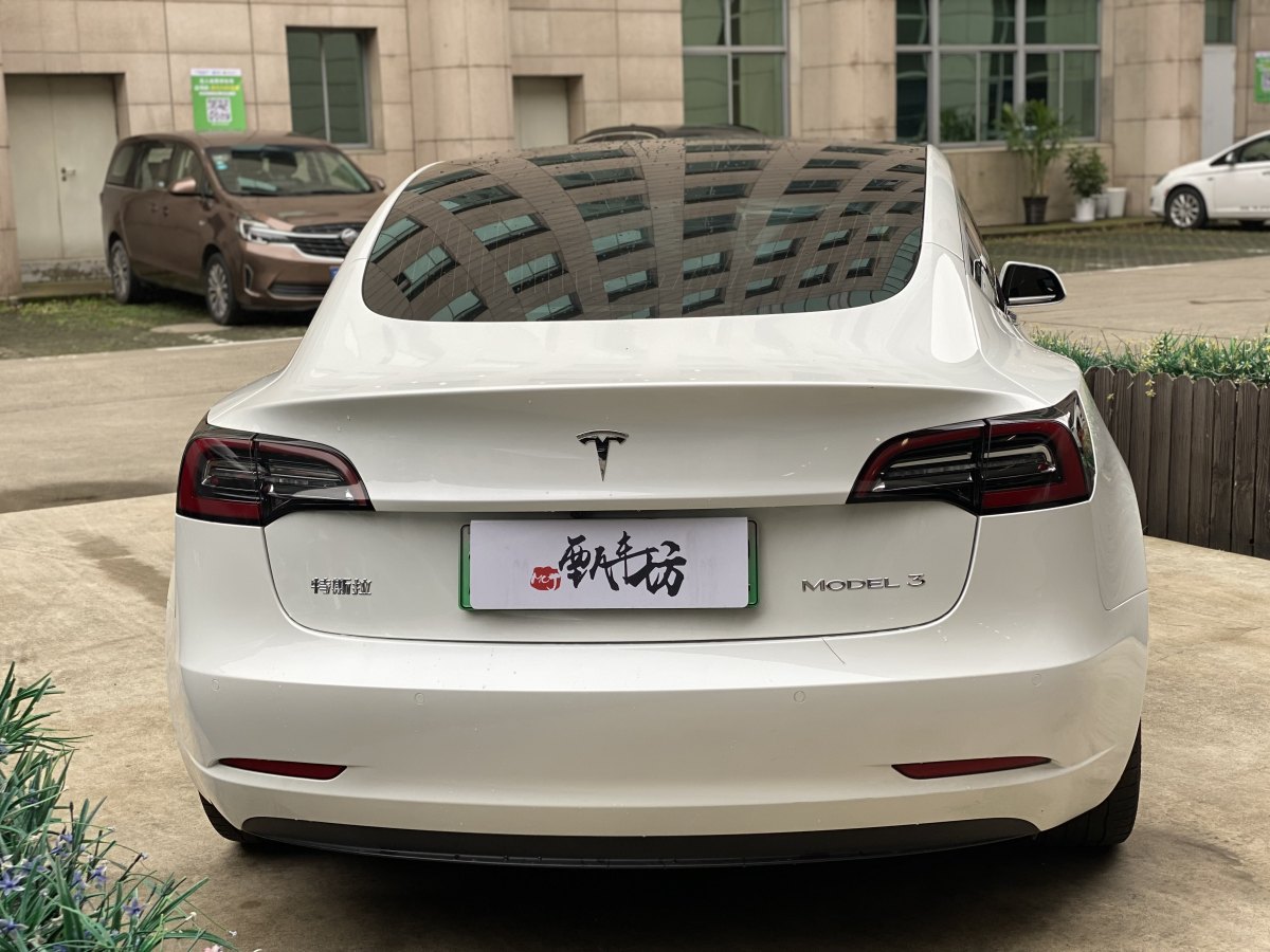 特斯拉 Model Y  2020款 改款 標(biāo)準(zhǔn)續(xù)航后驅(qū)升級(jí)版圖片