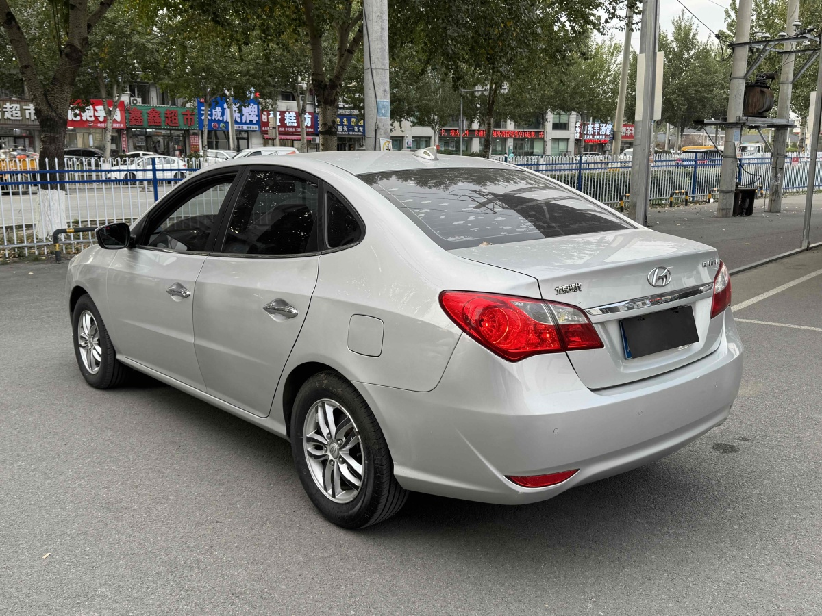 現(xiàn)代 悅動  2011款 1.6L 手動豪華型圖片