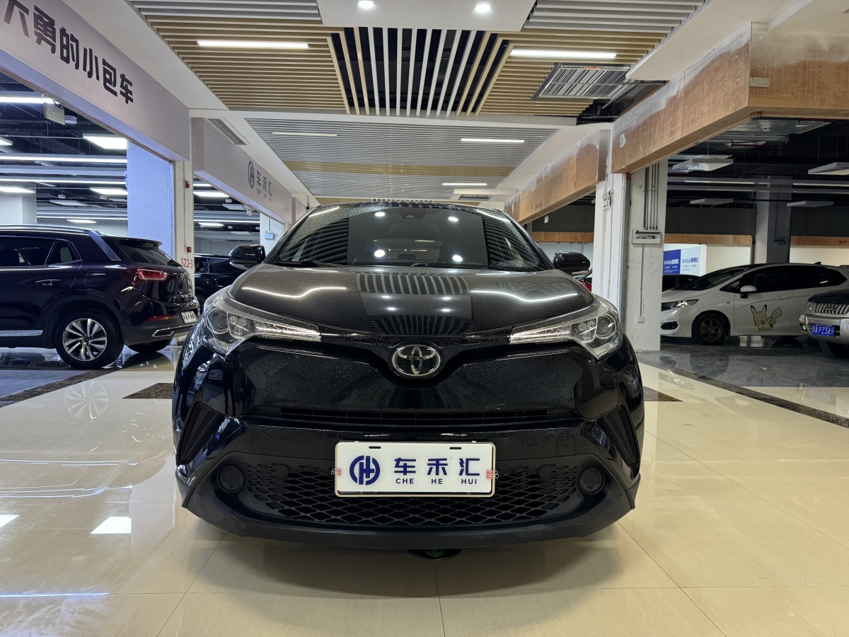 豐田 C-HR  2020款 2.0L 領(lǐng)先版圖片