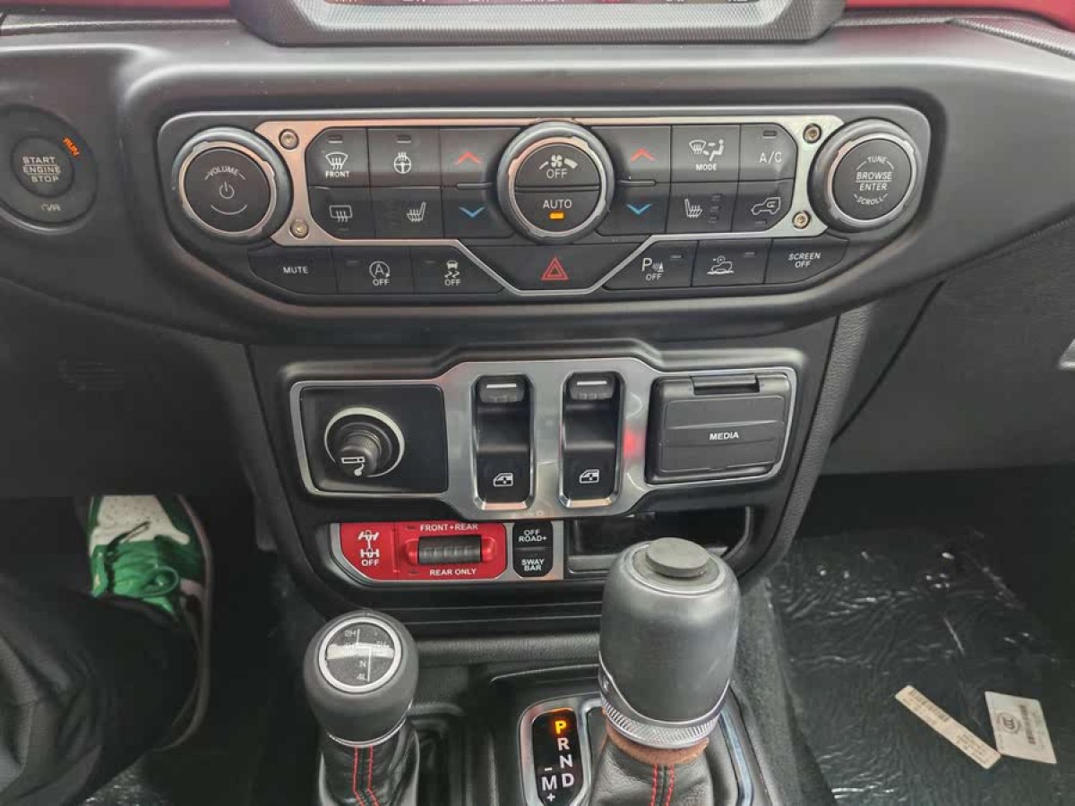 Jeep 牧馬人  2024款 2.0T 羅賓漢兩門版圖片
