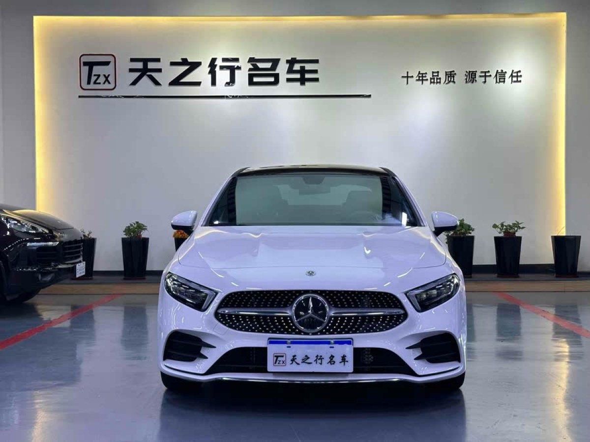 奔馳 奔馳A級(jí)  2021款 改款 A 180 L 運(yùn)動(dòng)轎車圖片