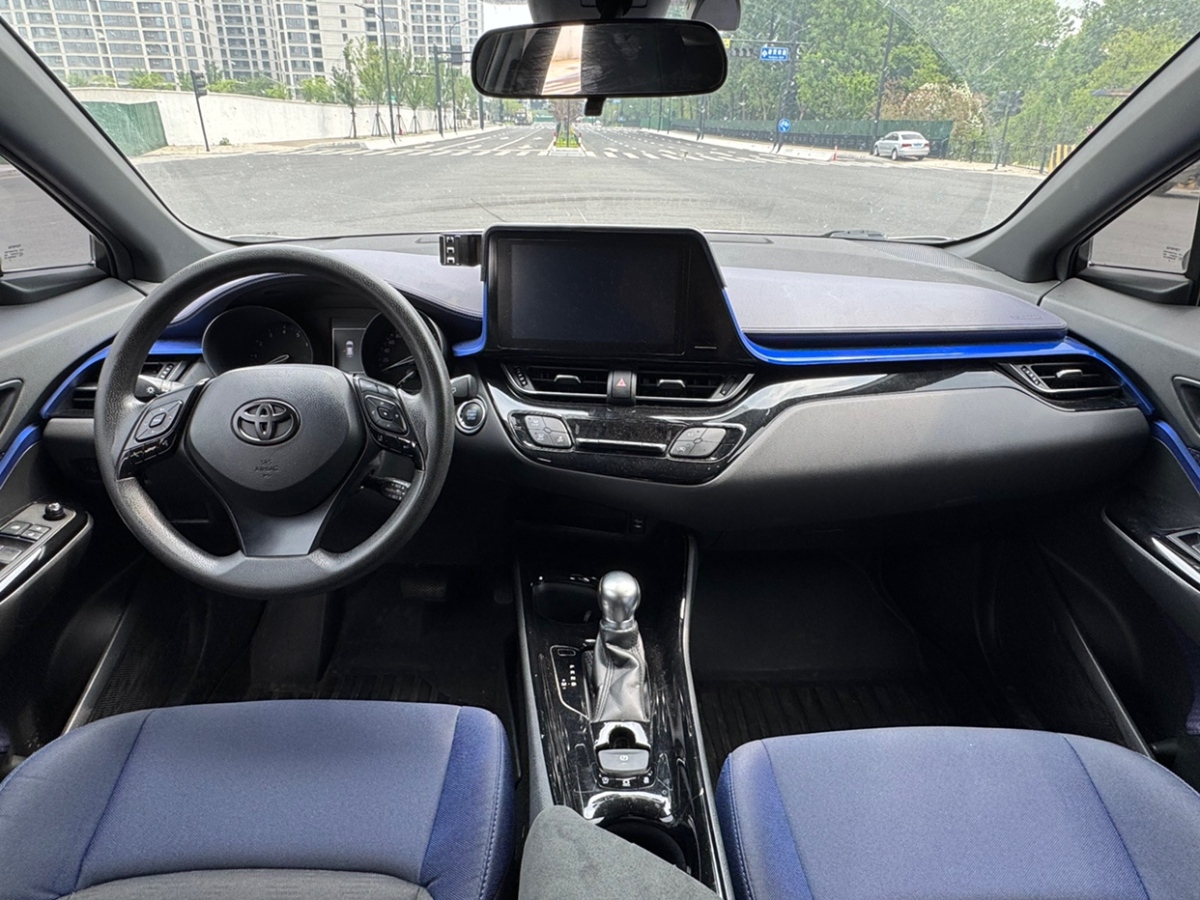 豐田 C-HR  2018款 2.0L 領(lǐng)先版 國V圖片