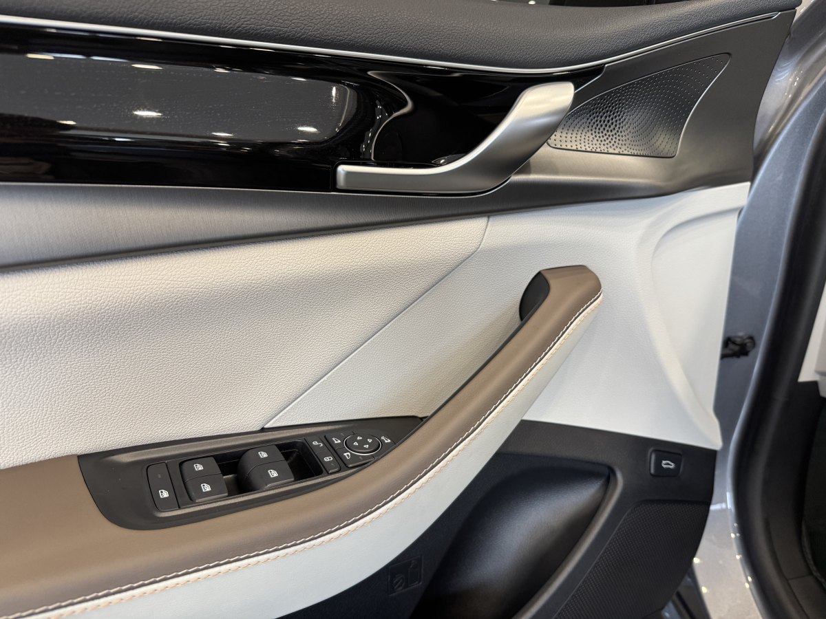 比亞迪 秦PLUS  2024款 榮耀版 DM-i 120KM卓越型圖片
