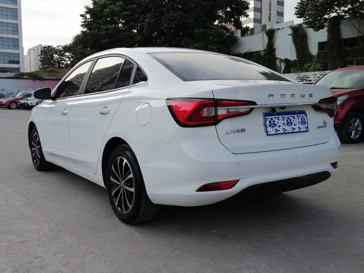 榮威 i5  2019款  1.5L 手動4G互聯(lián)領(lǐng)豪旗艦版圖片