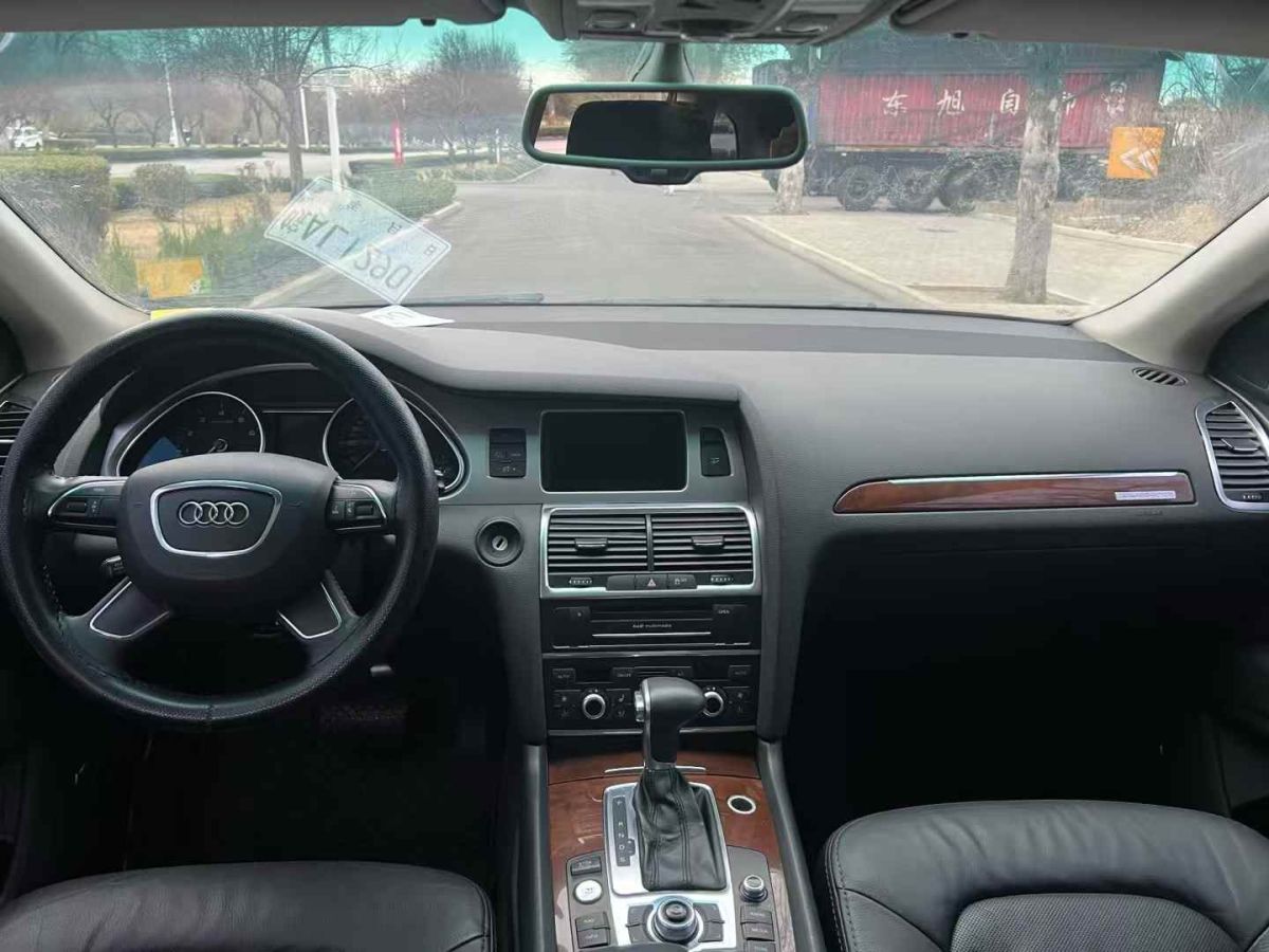 奧迪 奧迪Q7  2013款 Q7 35TDI quattro 領(lǐng)先型圖片