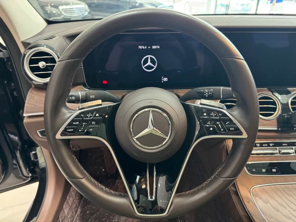 奔馳 奔馳E級(jí)  2022款 改款 E 300 L 時(shí)尚型圖片