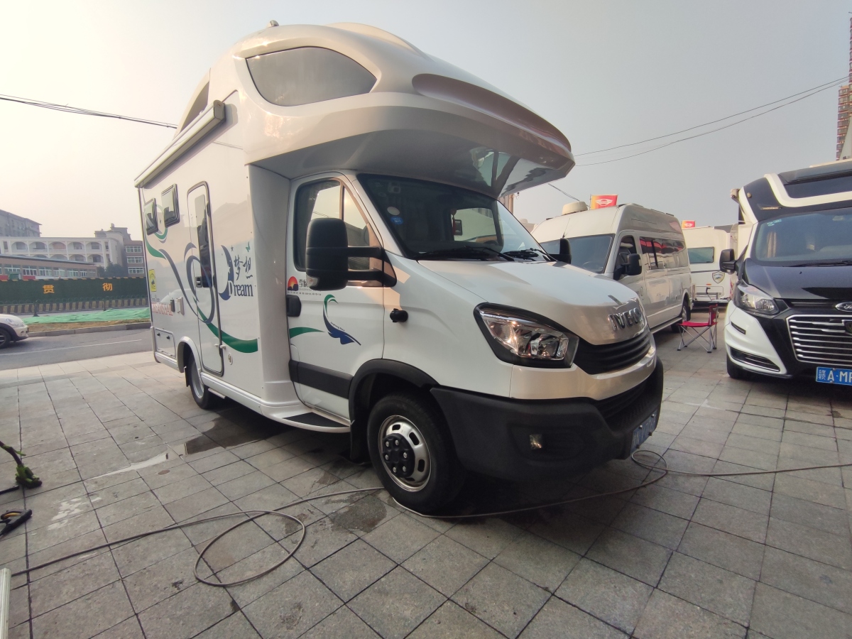 南昌2019年10月上汽大通rv902021款20t生活家v90自行式c型房車旗艦版