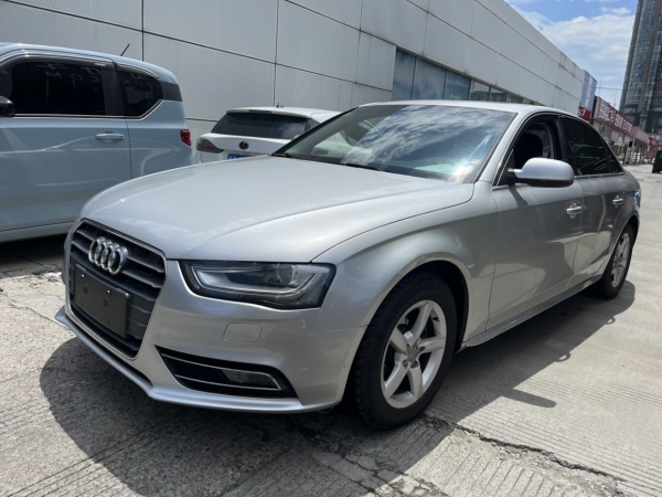 奥迪 奥迪A4L  2013款 35 TFSI 自动标准型