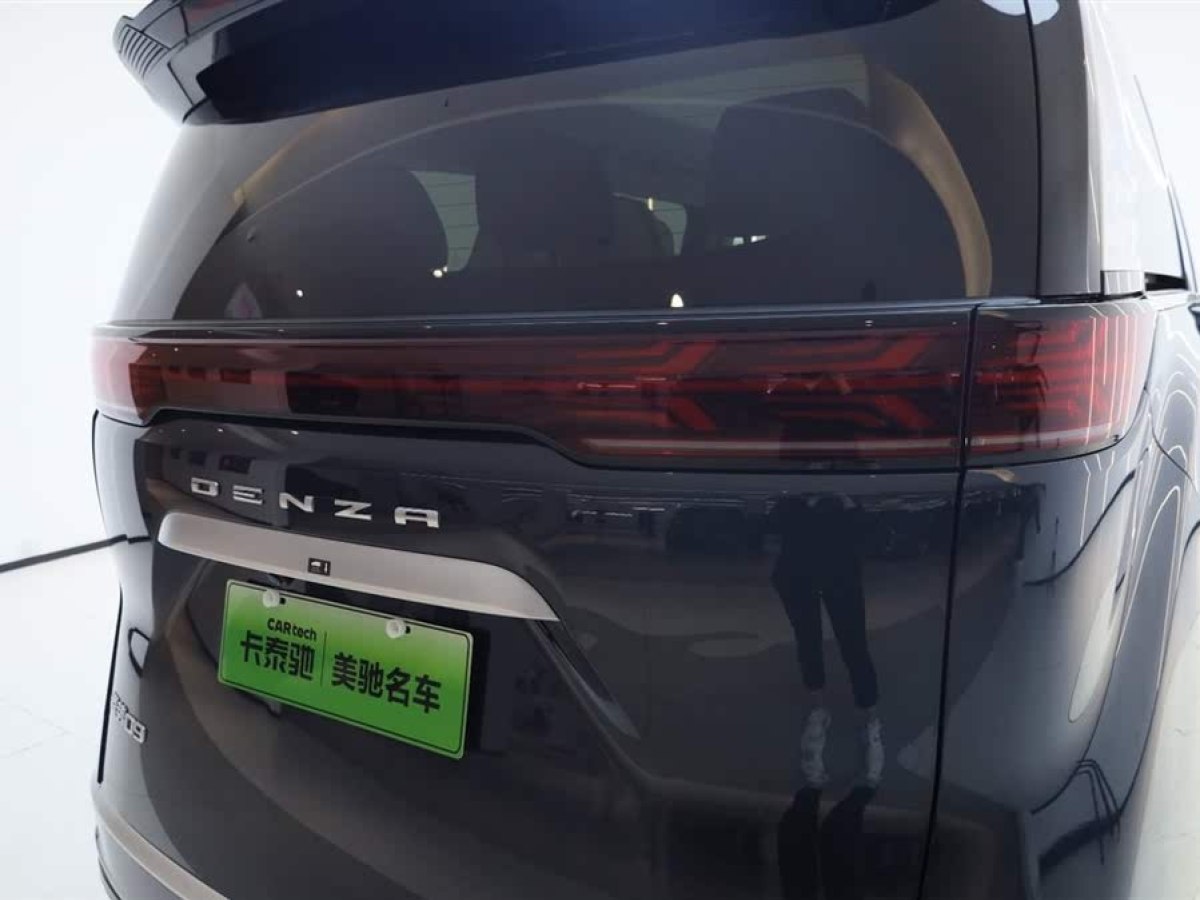 騰勢 騰勢D9  2024款 DM-i 980 四驅(qū)旗艦型圖片