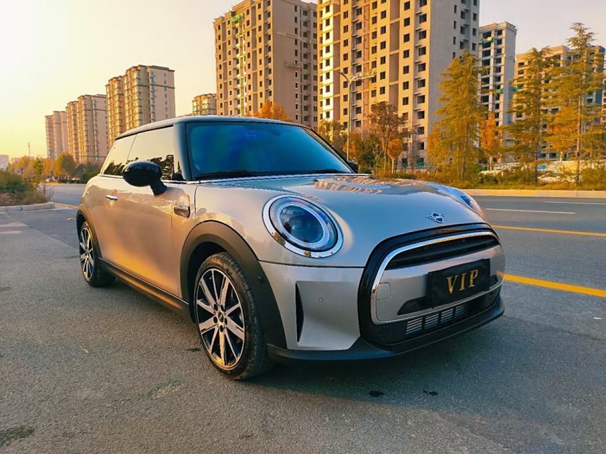 MINI MINI  2023款 改款 1.5T COOPER 藝術(shù)家圖片