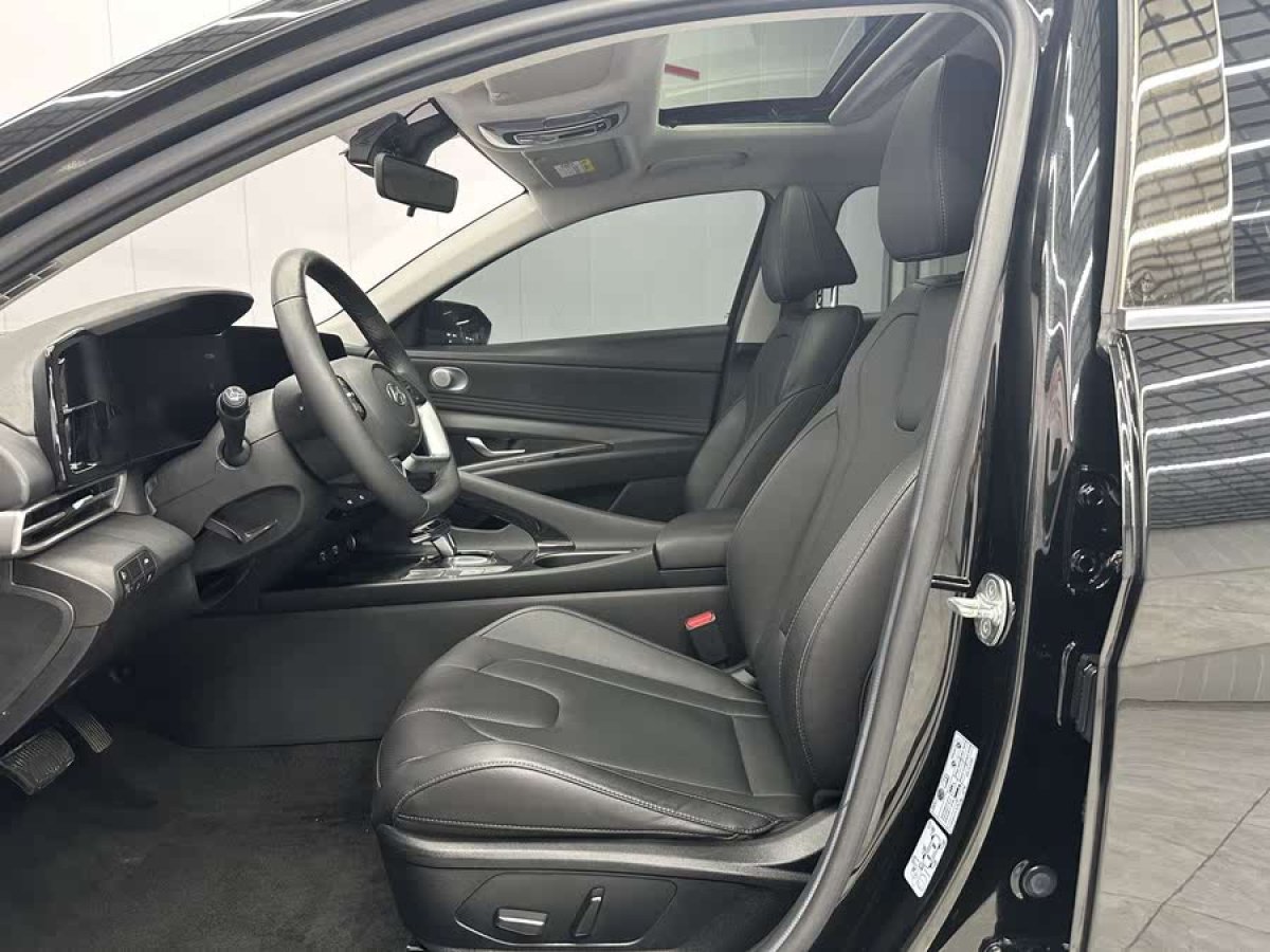 現(xiàn)代 伊蘭特  2021款 1.5L LUX尊貴版圖片