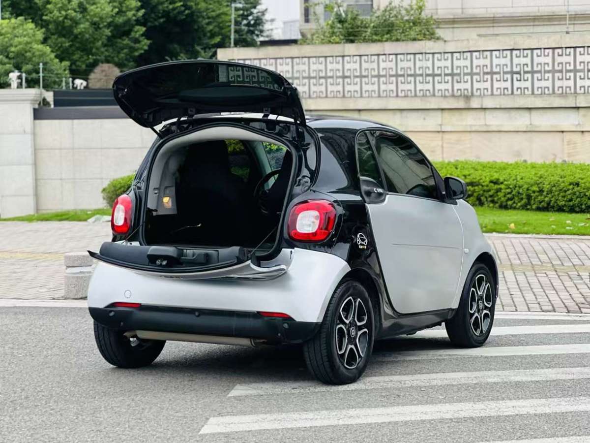 smart fortwo  2019款 0.9T 66千瓦硬頂先鋒版 國VI圖片