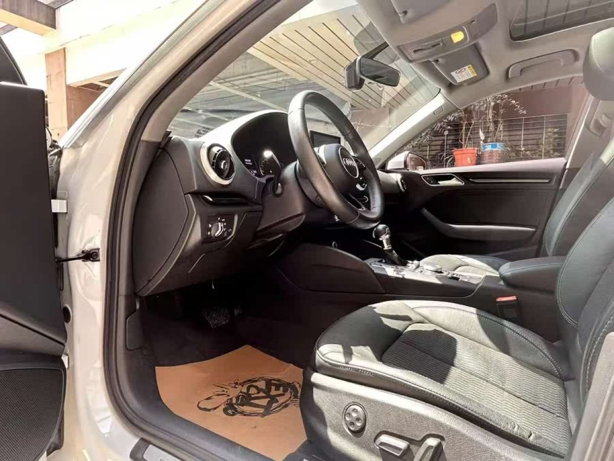 奧迪 奧迪A3  2018款 30周年年型 Sportback 35 TFSI 時尚型圖片