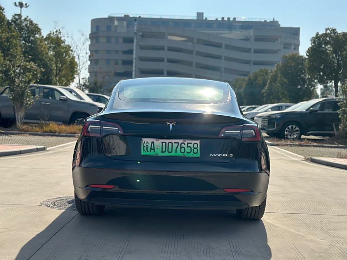 特斯拉 Model 3  2021款 改款 標(biāo)準(zhǔn)續(xù)航后驅(qū)升級版圖片