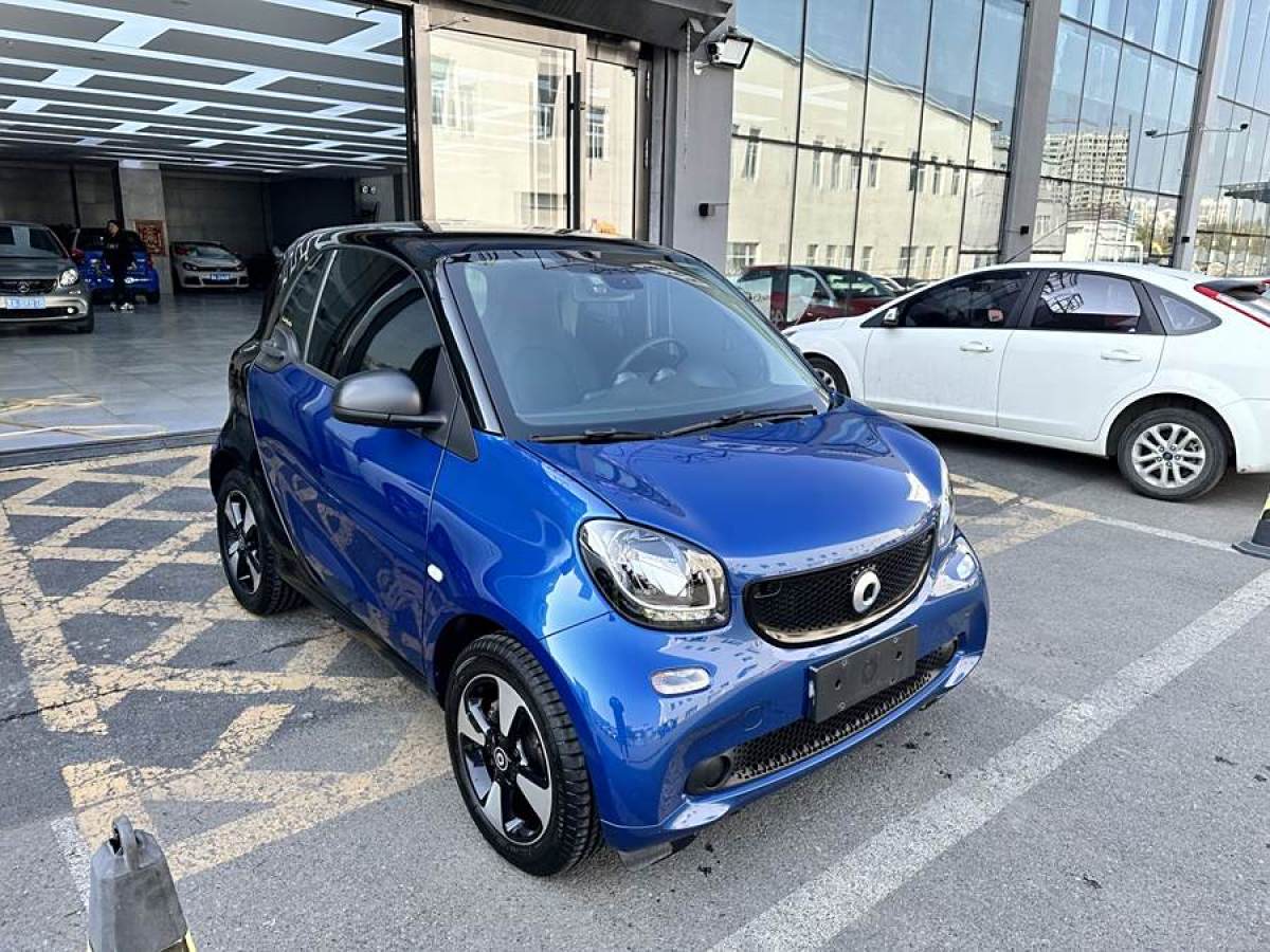 2018年12月smart fortwo  2018款 1.0L 52千瓦硬頂激情版