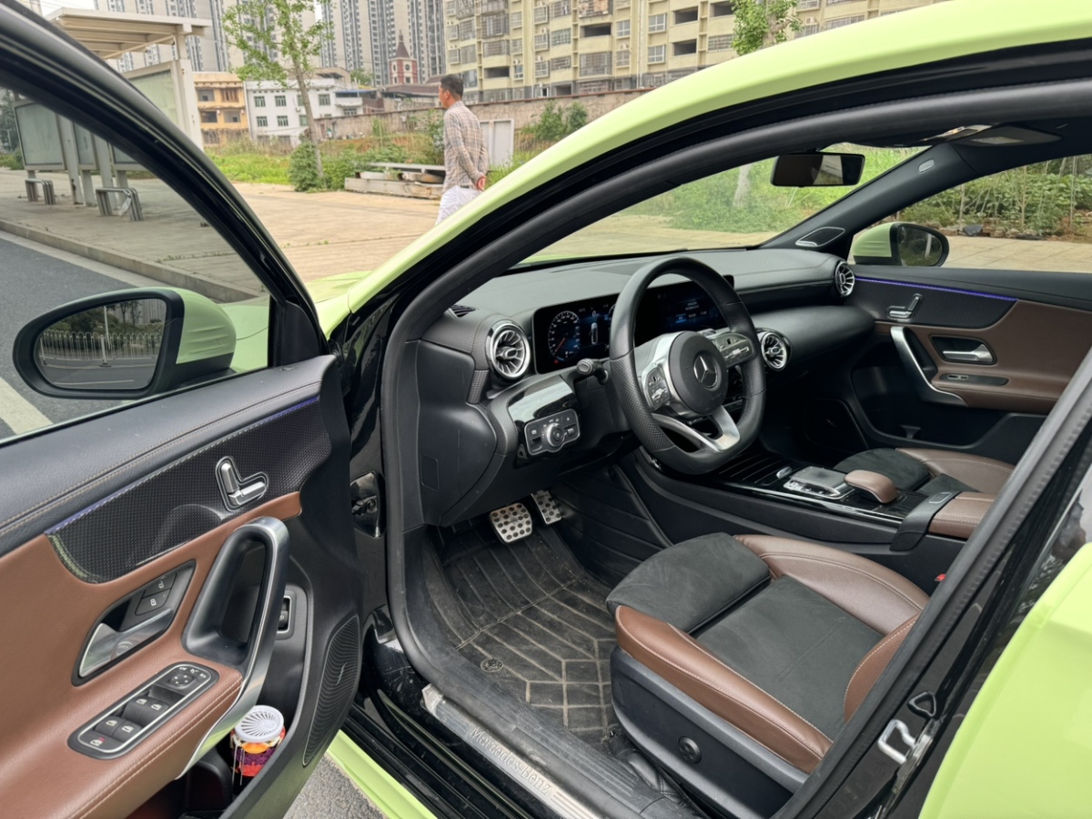 2019年10月奔驰 奔驰A级  2020款 A 200 L 运动轿车