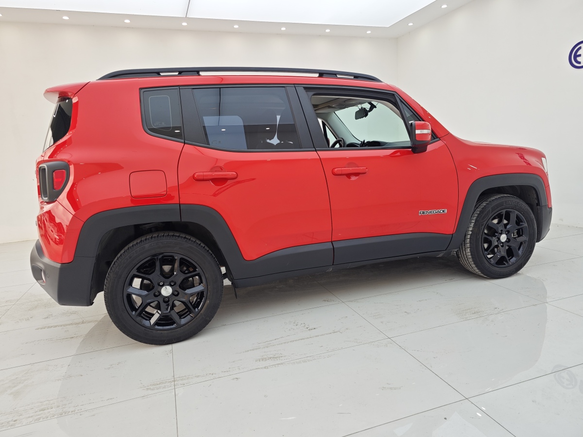 Jeep 自由俠  2018款 互聯(lián)大屏版 180T 自動高能版圖片