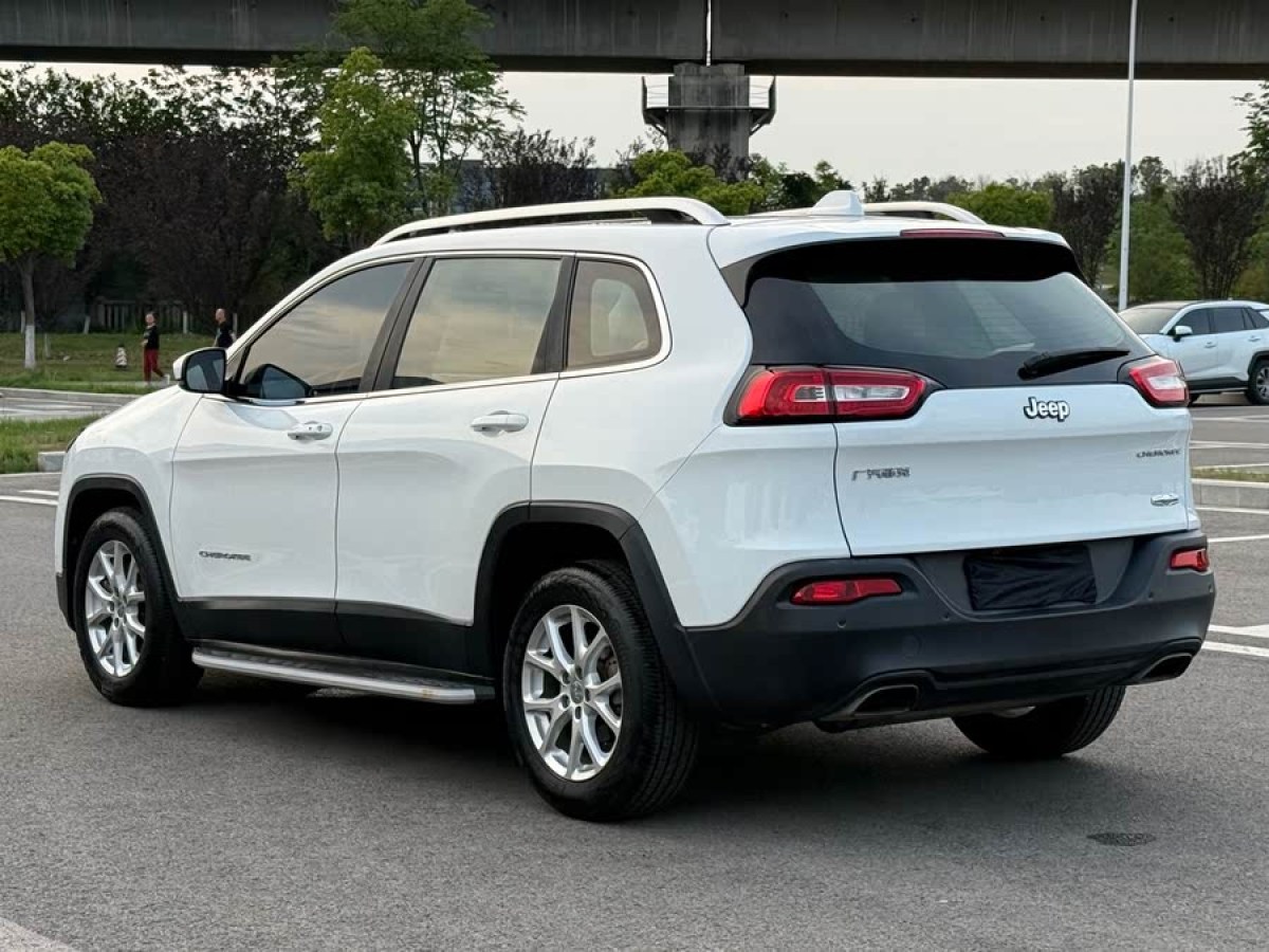 Jeep 自由光  2016款 2.4L 領(lǐng)先版圖片