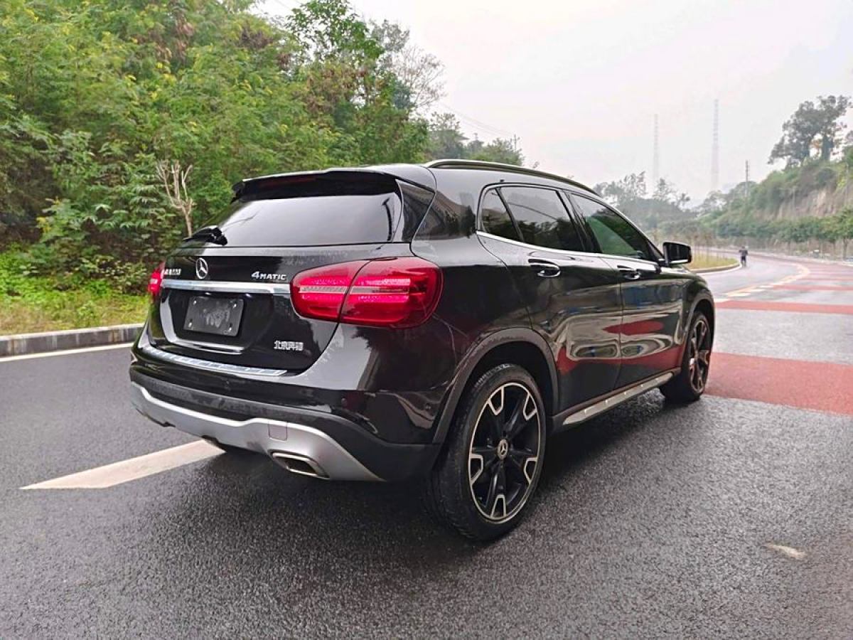 奔馳 奔馳GLA  2017款 GLA 220 4MATIC 時(shí)尚型圖片