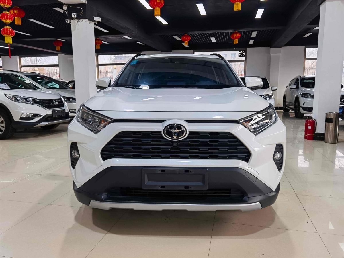 豐田 RAV4  2018款 榮放 2.0L CVT兩驅(qū)風(fēng)尚版圖片