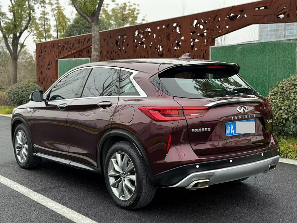 英菲尼迪 QX50  2020款 改款 2.0T 兩驅(qū)時(shí)尚版圖片