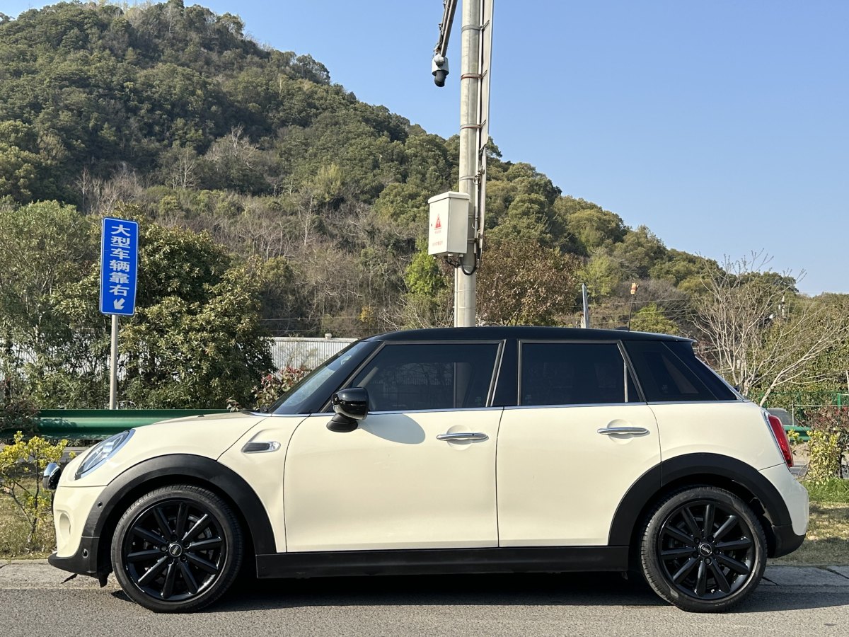 MINI MINI  2020款 1.5T COOPER 藝術(shù)家 五門版圖片