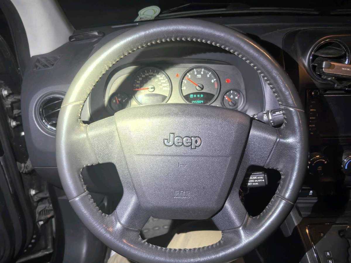 Jeep 指南者  2010款 2.4L 四驅(qū)運動版圖片