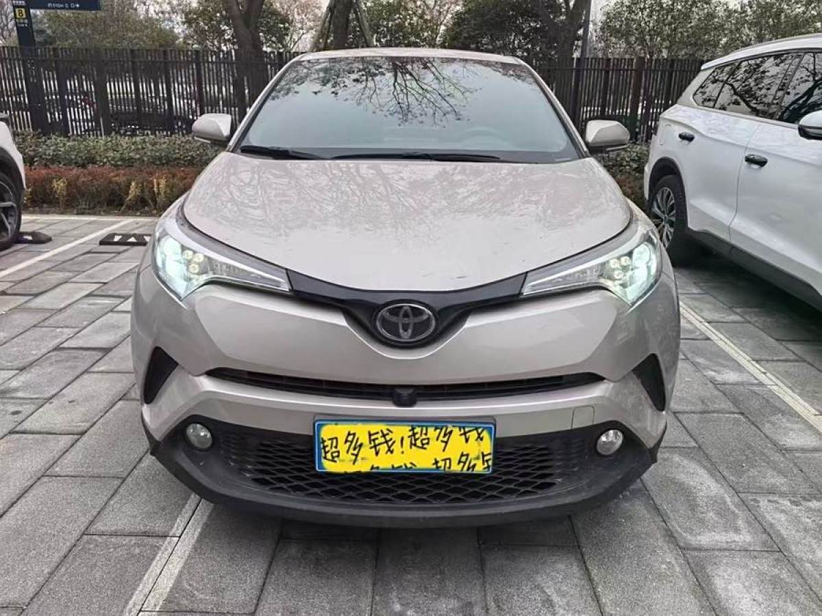 豐田 C-HR  2020款 2.0L 領(lǐng)先版圖片