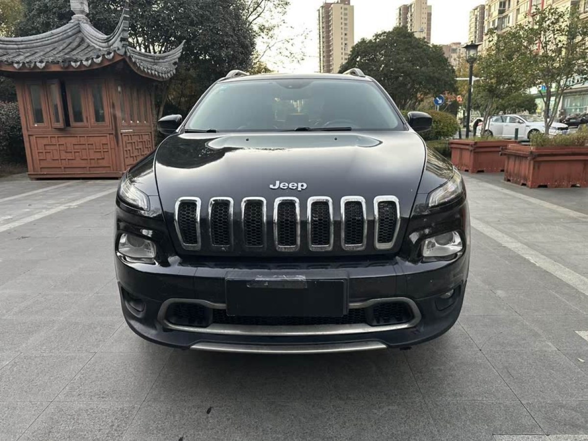 Jeep 自由光  2017款 2.0L 優(yōu)越版圖片