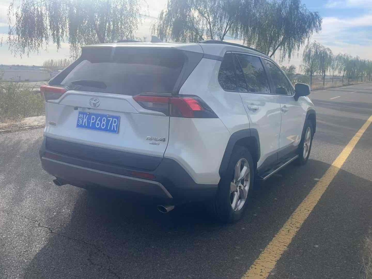 豐田 RAV4  2018款 榮放 2.0L CVT兩驅(qū)風(fēng)尚版圖片