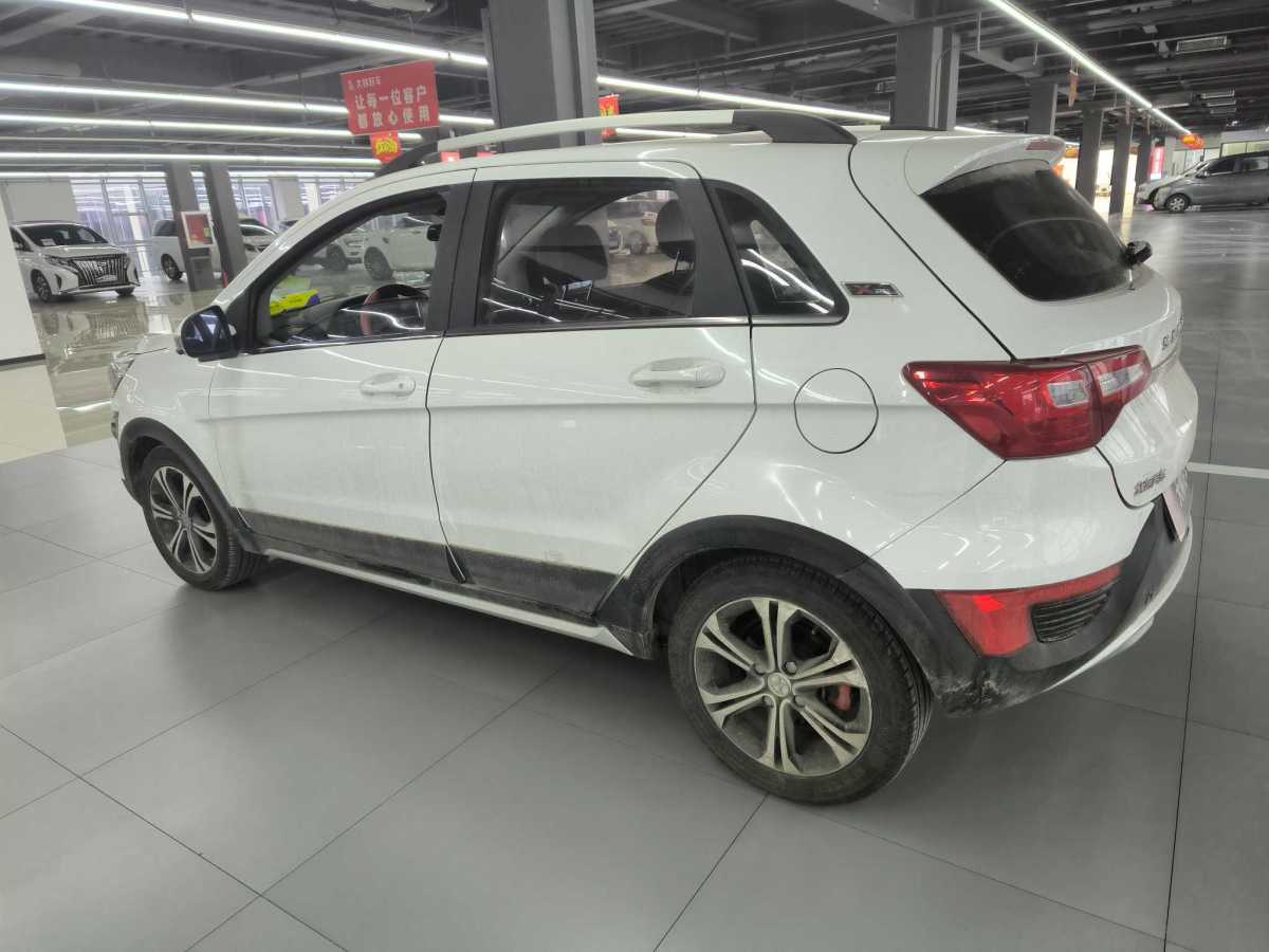 北汽紳寶 X25  2015款 1.5L 手動精英型圖片