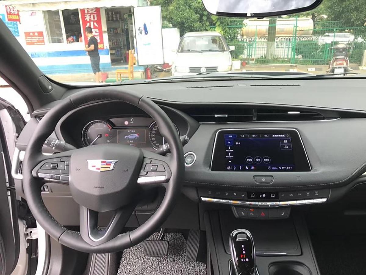 凱迪拉克 XT4  2018款 28T 兩驅(qū)領(lǐng)先型圖片