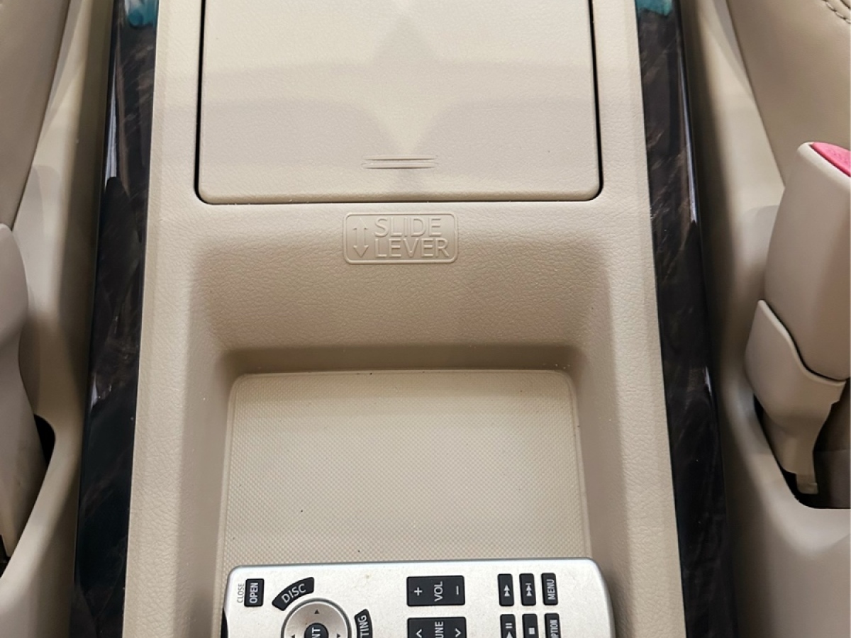 丰田 埃尔法  2012款 2.4L 豪华版图片
